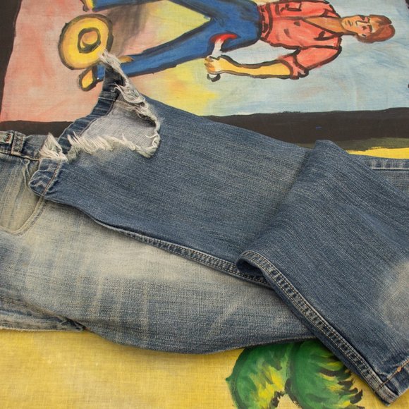 Levis 514.  Perfectly faded and softened to perfection.  Soft blue and shredded - Picture 10 of 16